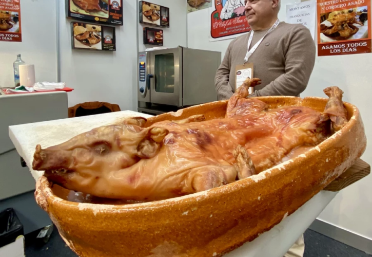 El “hack” que Segovia vende en A Coruña: el cochinillo preconfitado pone patas arriba la cocina tradicional
